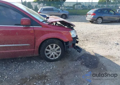 2015 Chrysler Town & Country Touring z USA, uszkodzony, nr VIN 2C4RC1BG3FR610990